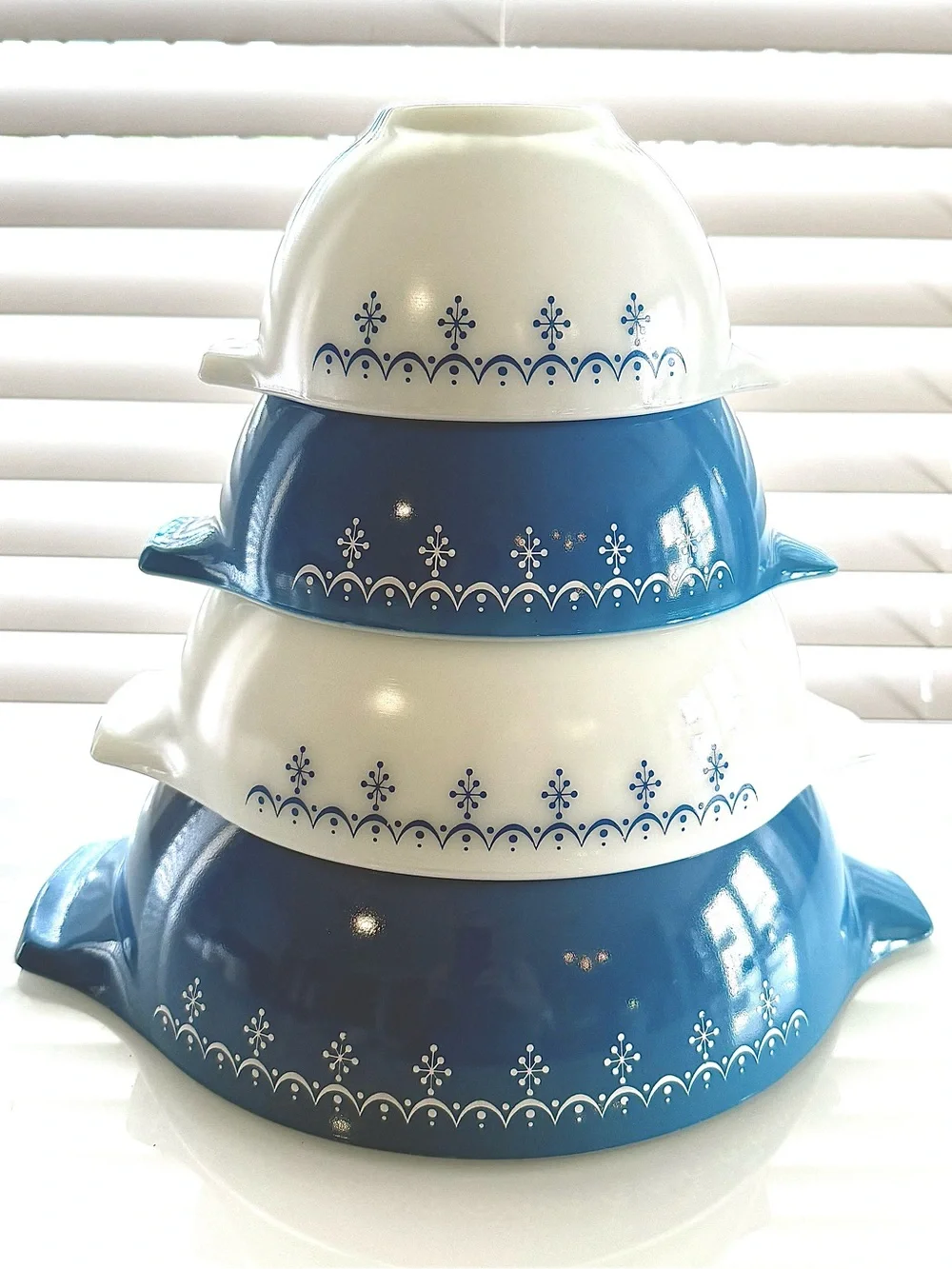 Vintage Pyrex Snowflake Garland Blue/White Cinderella Mixing Bowl - Set of 4